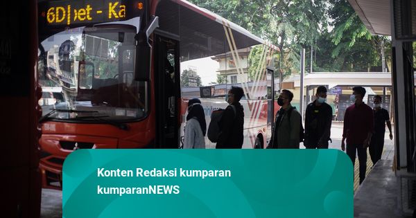 Halte Transjakarta Tebet Eco Park Rusak Ditabrak Truk, Layanan Tetap Beroperasi