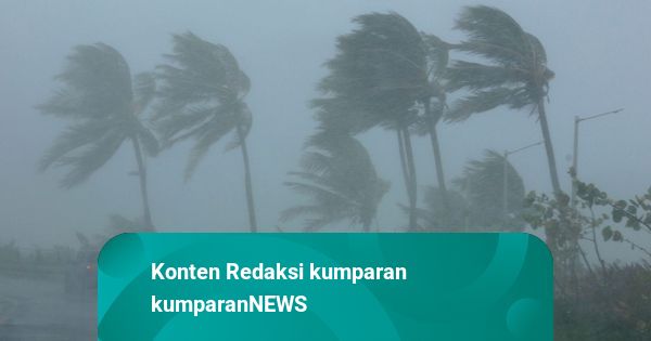 Bangunan Joglo di Kos Sleman Roboh Akibat Angin Kencang, 8 Orang Dilarikan ke RS
