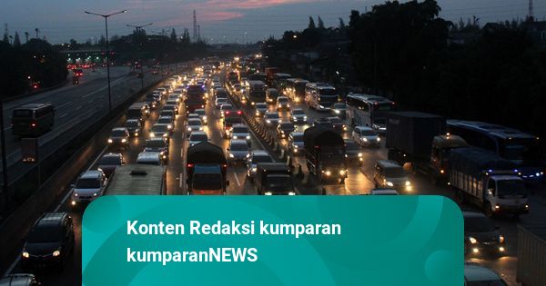 Mobil Boks Terbakar di Tol Cipali, Lalin Arah Cirebon Sempat Macet Parah