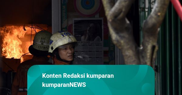 Gudang di Gedung Kemendagri Jaksel Terbakar, 17 Unit Damkar Dikerahkan