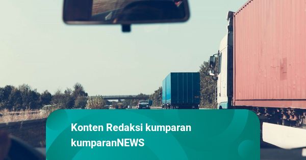 2 Truk Trailer Lawan Arah di Jakut, Berujung Ditilang Polisi