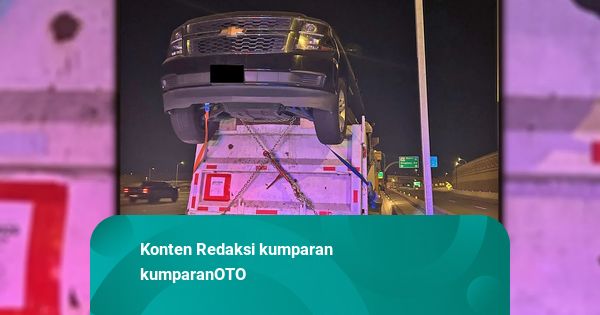 Potret 'ODOL' di Luar Negeri, Angkut Mobil Pakai Truk Sampah