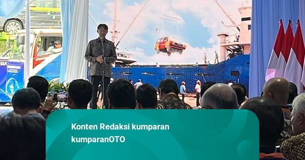 CEO TMC Koji Sato Lepas Ekspor 3 Juta Unit Mobil Toyota dari Karawang