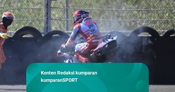 Foto: Motor Mengepul, Marc Marquez Gagal Finis di MotoGP Mandalika 2024 ...