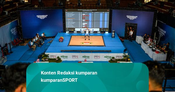 Foto: Aksi Kuat Tria Valentine Jadi Sorotan di Kejurnas Angkat Besi Bandung