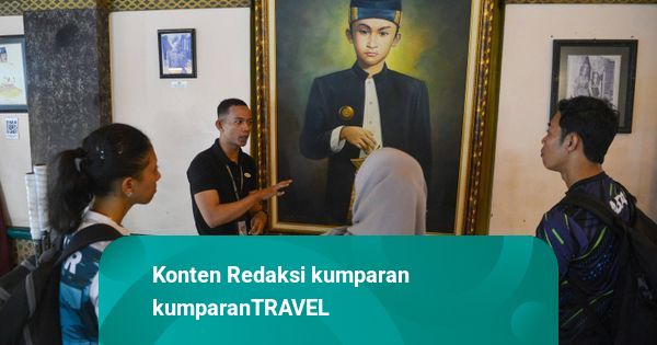 Foto: Libur Panjang Maulid Nabi, Istana Maimun Ramai Dikunjungi Wisatawan