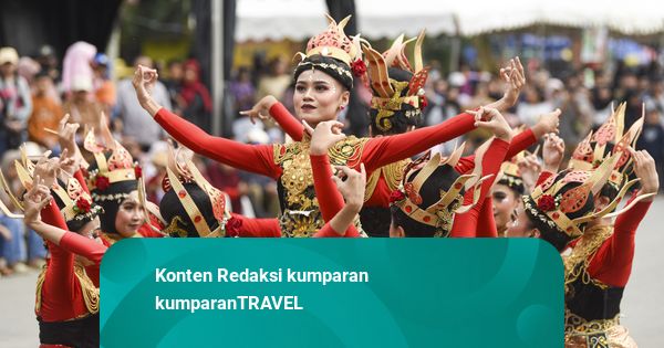 Foto: Penampilan Atraktif Penari di Kukar Festival Budaya Nusatara 2025