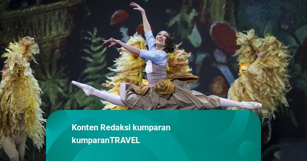 Foto: Indahnya Aksi Balerina saat Menampilkan Lakon Cerita Cinderella di Jakarta