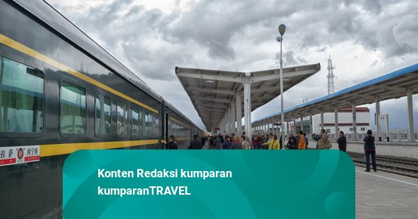 China Luncurkan Kereta Wisata Baru, Bisa Foto Sambil Pakai Kostum