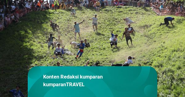 Foto: Melihat Serunya Kompetisi 'Guling-Guling' untuk Dapatkan Keju di Inggris