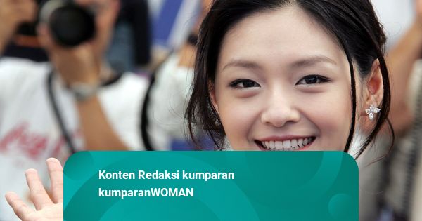 Penuh Haru, DJ Koo Tertangkap Kamera Bersihkan Makam Mendiang Barbie Hsu