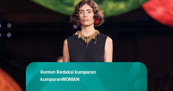 Tren Statement Jewelry di Paris Fashion Week SS26, Perhiasan Besar Jadi Sorotan