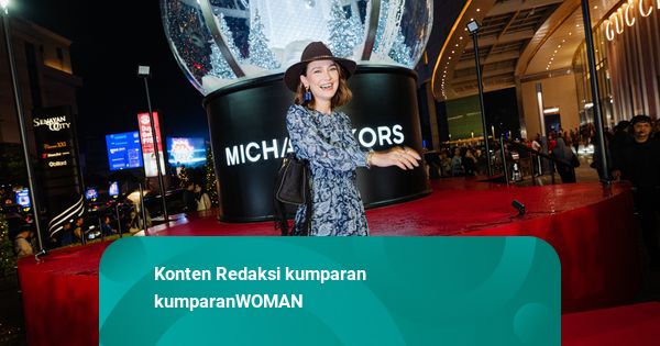 Sambut Momen Liburan, Michael Kors Hadirkan Snow Globe Megah di Senayan City