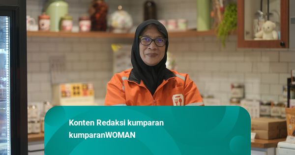 Kenalan dengan Mpok Ati, Driver Pesan-Antar Makanan yang Kuliah bersama Anaknya