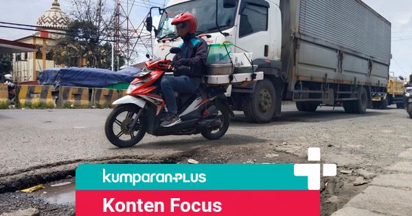 Konten YouTube: A sampai Z Curhat Warga soal Jalan Rusak Karawang sampai Medan