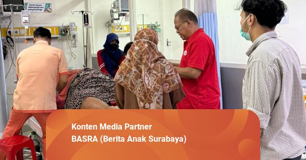 Pria Surabaya Berbobot 200 Kg Kesulitan Napas dan Dievakuasi Damkar