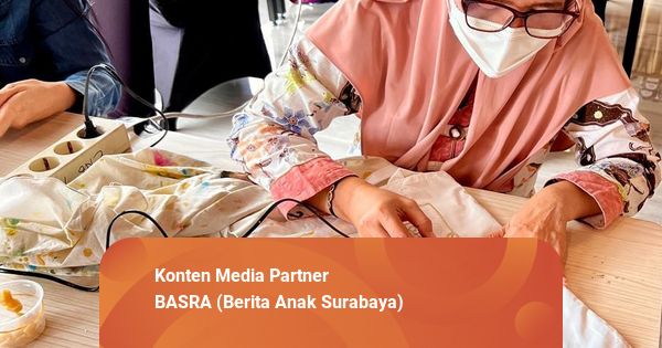 Serunya Ibu-ibu di Surabaya Bikin Batik Kekinian dengan Canting Elektrik
