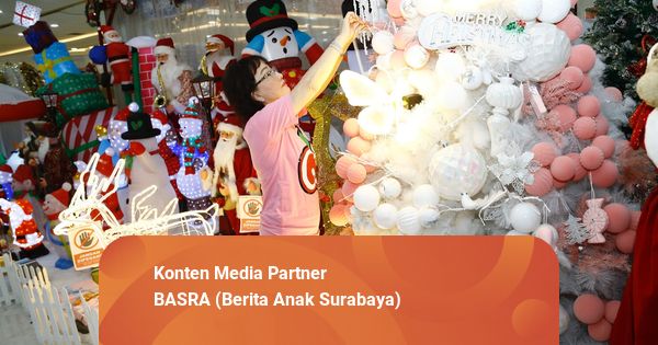 Pohon Natal Tak Melulu Merah, Hijau, atau Emas, Pink Juga Menarik