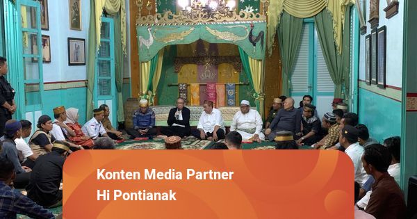 Momen Sutarmidji Kunjungi Istana Amantubillah Kesultanan Mempawah