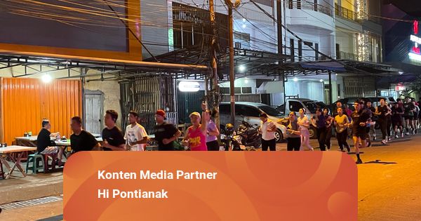 Menikmati Keseruan Night Run Bersama Pelari di Pontianak