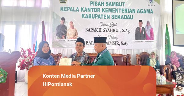 Kantah Sekadau Serahkan Sertifikat Aset ke Kantor Kementerian Agama