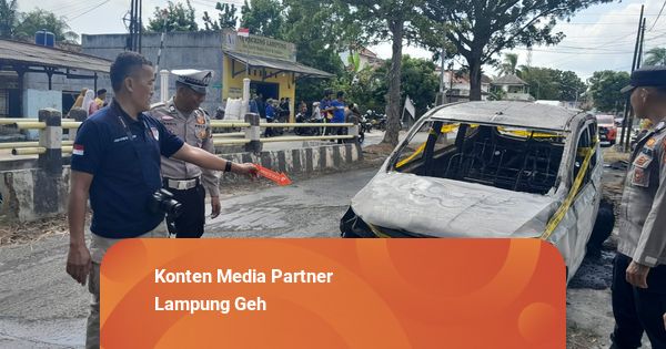 Satu Unit Mobil Terbakar di Bandar Lampung, Korban Alami Luka Bakar