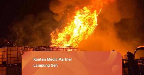 Gudang Penimbunan BBM di Bandar Lampung Terbakar