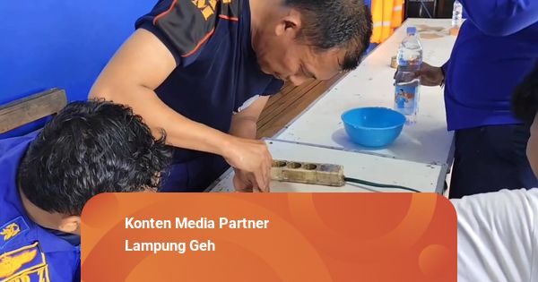 Main Polisi-polisian, Mahasiswa di Lampung Minta Tolong Damkar Karena Terborgol