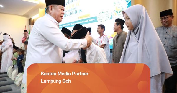 Kemenag Lampung Salurkan Zakat Profesi untuk Anak Yatim dan Difabel