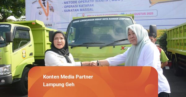 Eva Dwiana Serahkan 3 Truk Sampah, Targetkan Penanganan Sampah Maksimal Satu Jam