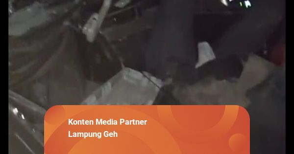 Mobil Minibus Tabrak Truk di Panjang, Satu Penumpang Meninggal Dunia