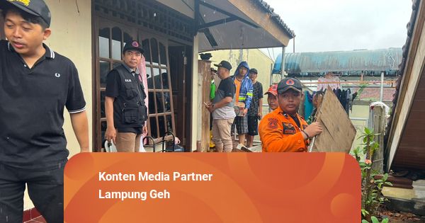 Rumah di Sukarame Rusak Disambar Petir, BPBD Bandar Lampung Lakukan Evakuasi