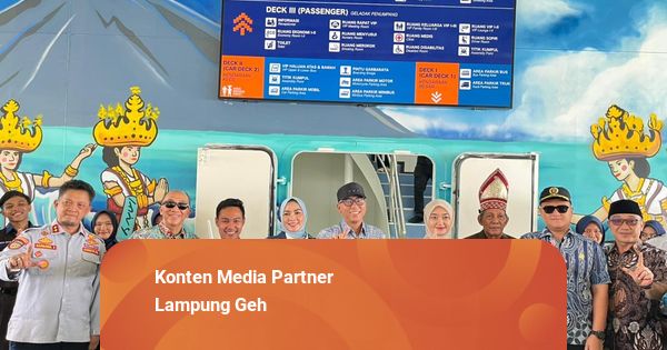 Prosesi Adat Hitar Lawok Iringi Keberangkatan Perdana KMP Dalom 1 di Bakauheni