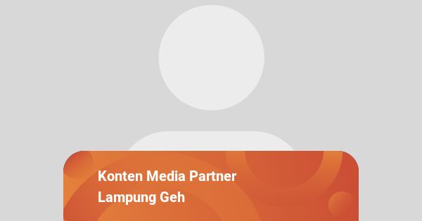 Hari Pertama Sekolah, Wali Murid di Bandar Lampung Antusias Dampingi Anak