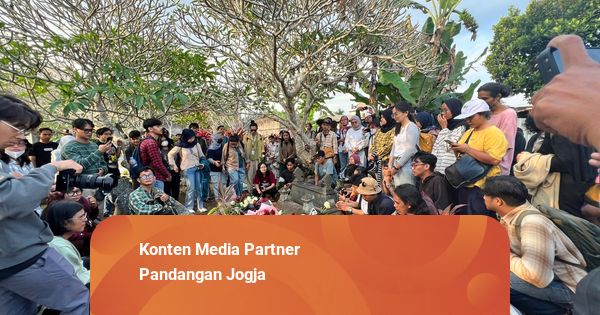 Usai Demo di Bundaran UGM, Massa Jogja Memanggil Ziarah ke Makam Rheza Sendy