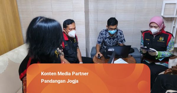Kejati DIY Geledah Rumah Eks Kadiskominfo Sleman, Sita Mobil & 6 Jam Tangan