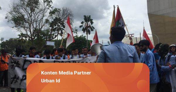 Mahasiswa di Palembang Mulai Berkumpul di Depan Gedung DPRD Sumsel