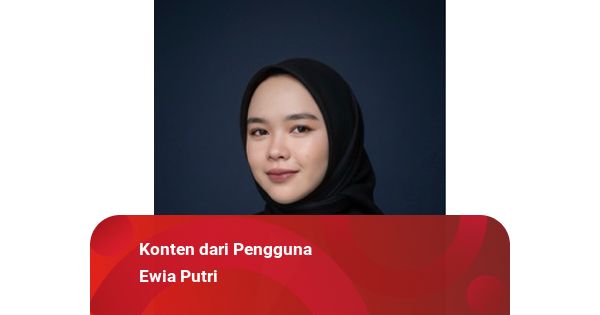 Wajah di Cermin Retak