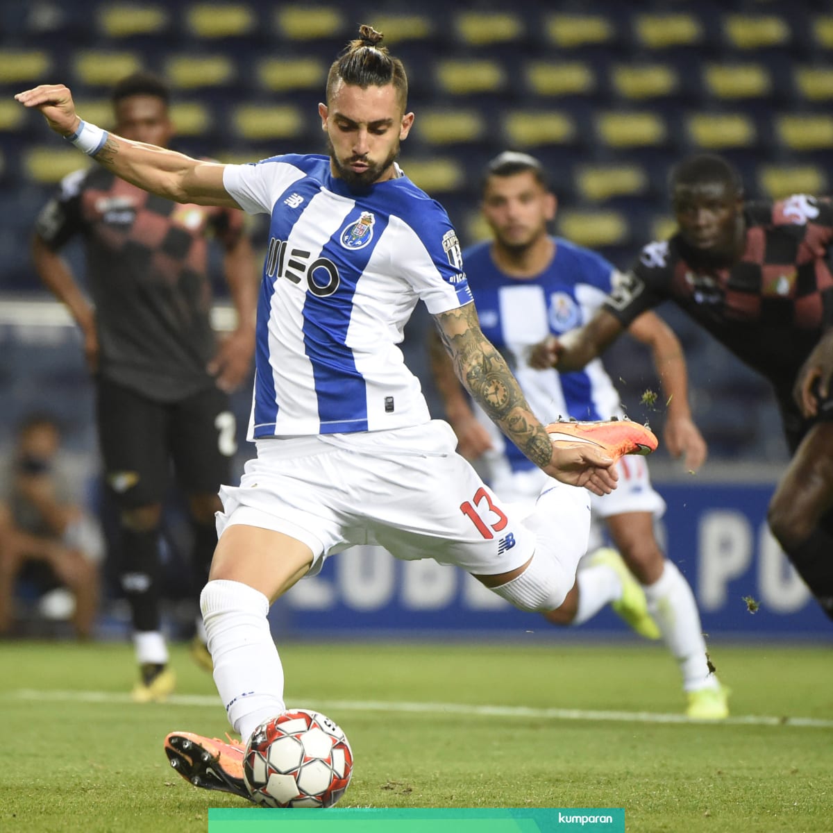 Rumor Transfer Mu Beralih Ke Alex Telles Setelah Gagal Datangkan Reguilon Kumparan Com