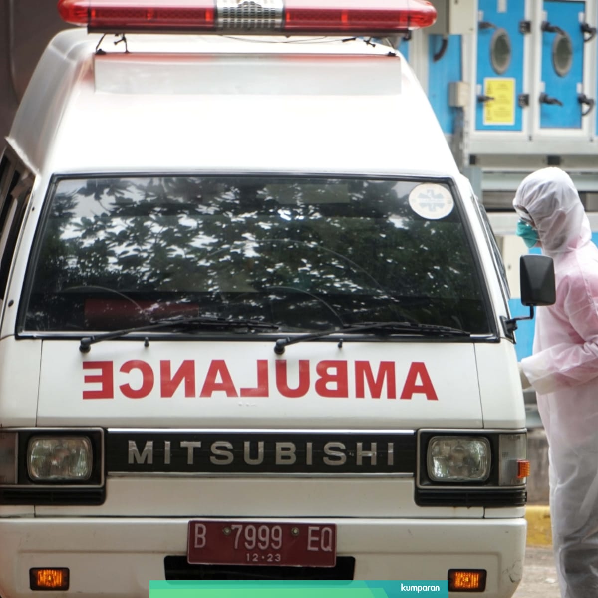 Ini Alasannya Tulisan Di Mobil Ambulans Sengaja Dibuat Terbalik Kumparan Com