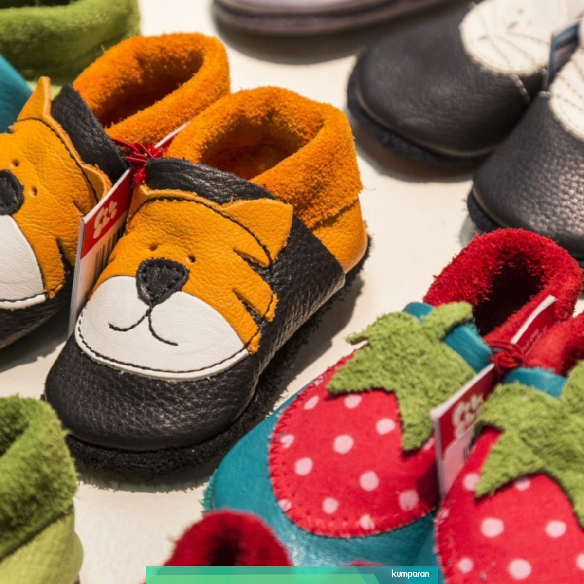 Lebih Baik Mana Anak Belajar Berjalan Dengan Atau Tanpa Sepatu