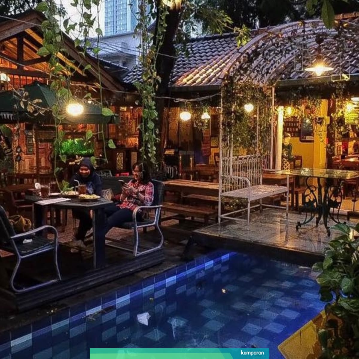 Restoran Dengan Kolam Renang Yang Segarkan Bersantapmu Kumparan Com