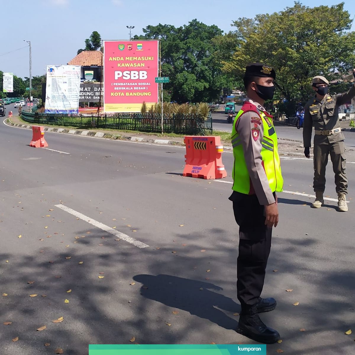 14 Titik Di Kota Bandung Dijaga 24 Jam Selama Masa Perpanjangan Psbb Kumparan Com