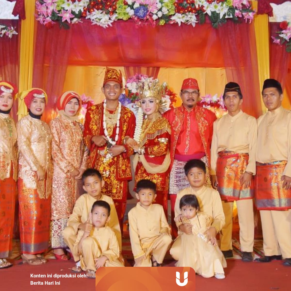 Pakaian Adat Jambi Baju Kurung Tanggung Dan Aksesorisnya Kumparan Com