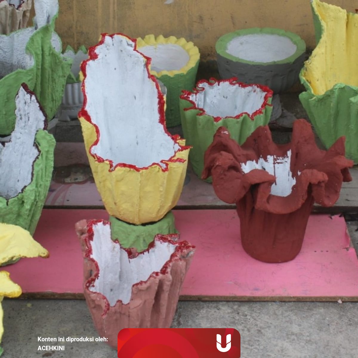 Bisnis Rumahan Di Tengah Corona Irt Ini Sulap Kain Bekas Jadi Vas Bunga Unik Kumparan Com