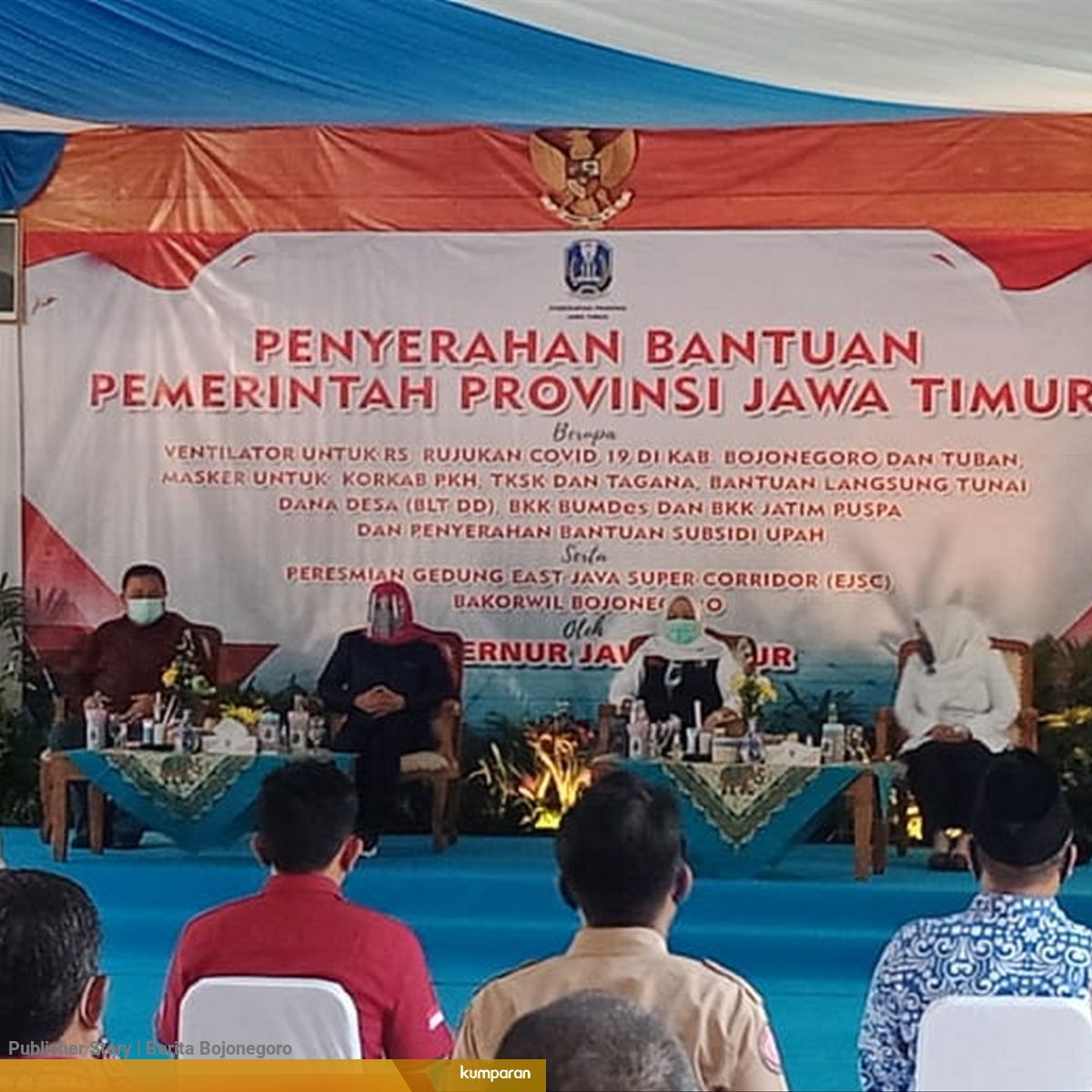 Kunjungi Bojonegoro Gubernur Khofifah Serahkan Bantuan Dari Pemprov Jatim Kumparan Com