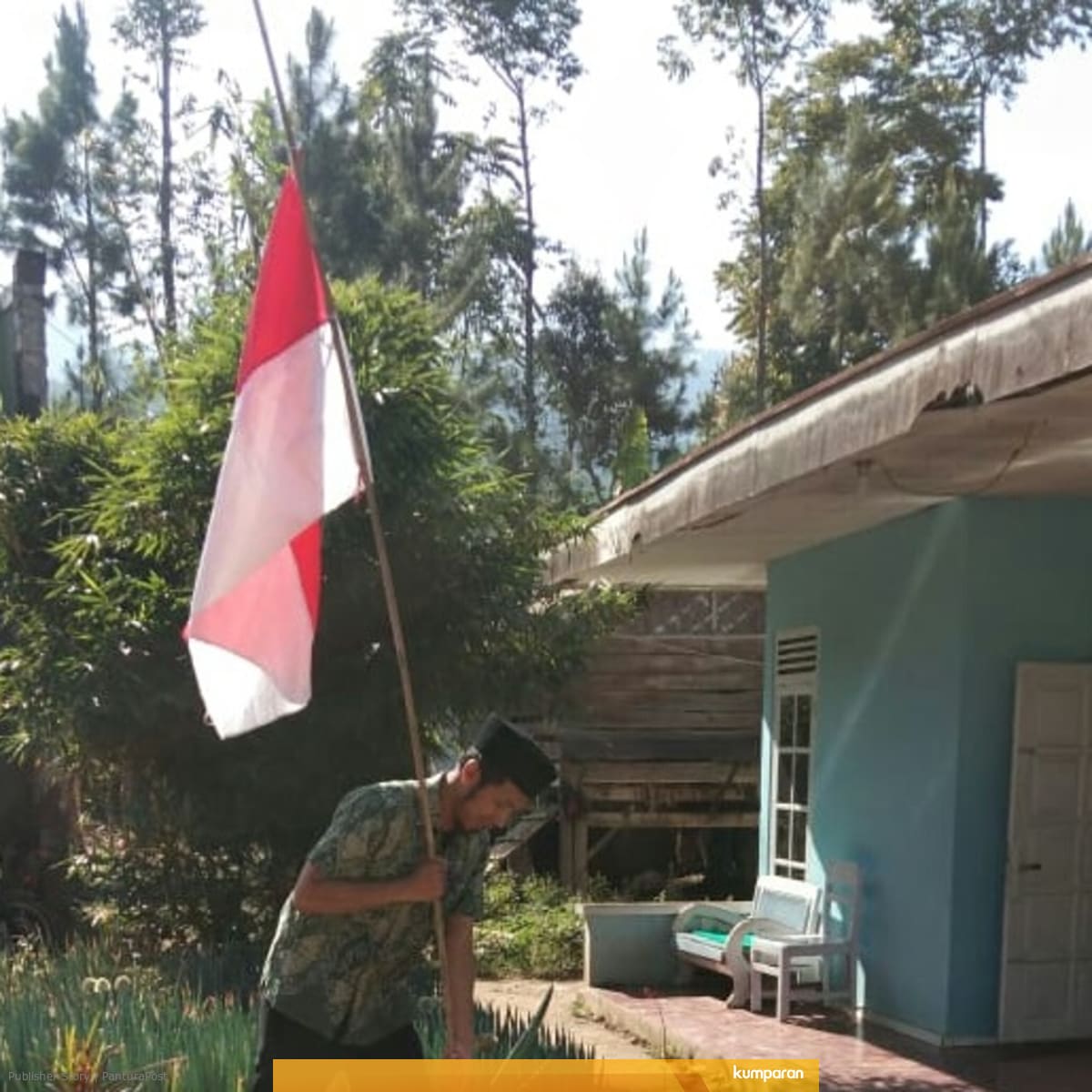 Bendera Setengah Tiang Di Lereng Gunung Slamet Untuk Bj Habibie Kumparan Com