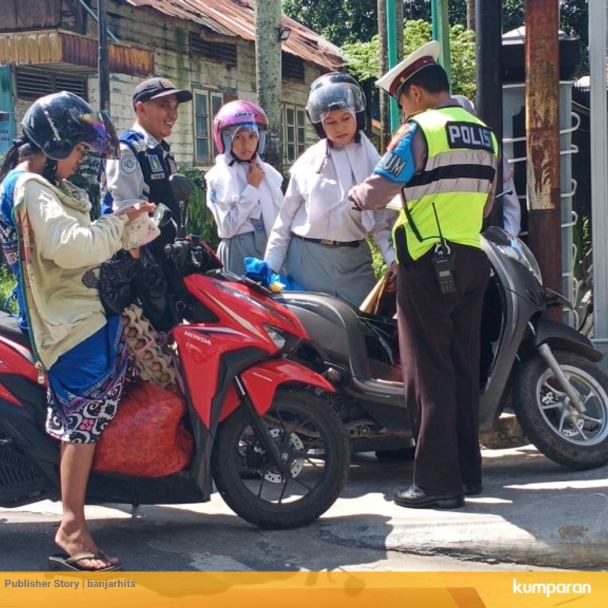 Lawan Arus 25 Kendaraan Ditilang Di Jalan Pierre Tendean Banjarmasin Kumparan Com