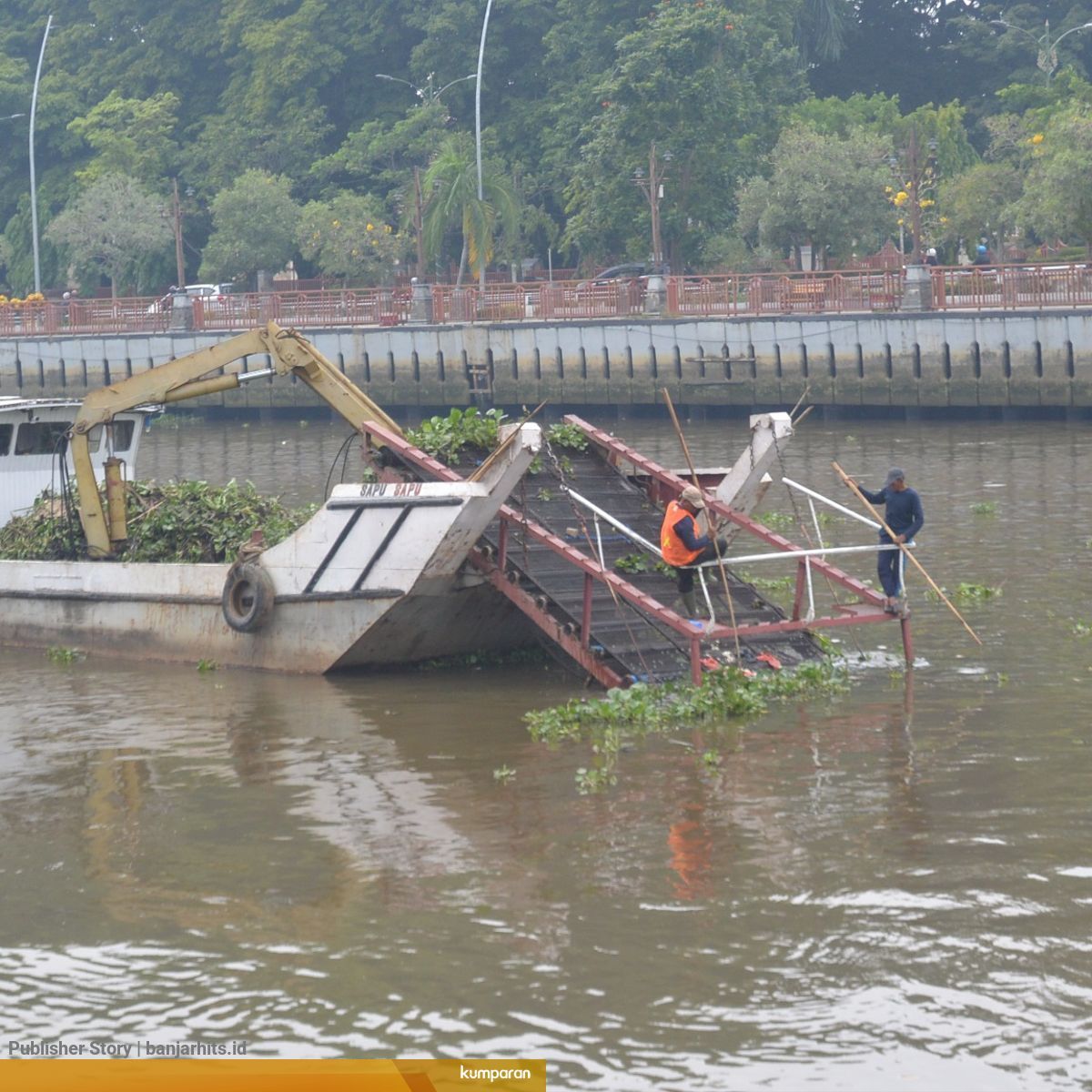 Cegah Eceng Gondok Sungai Martapura Akan Dipasang Trash Boom Kumparan Com