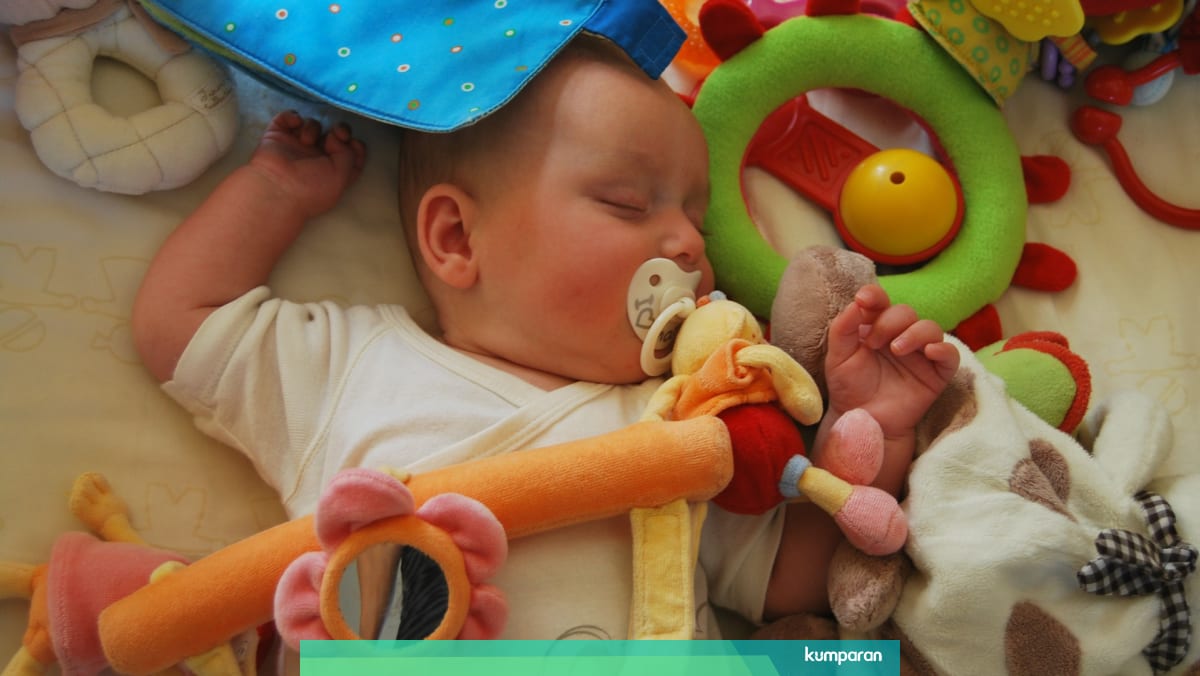 Mainan Dan Boneka Di Ranjang Bayi Ternyata Sangat Berbahaya